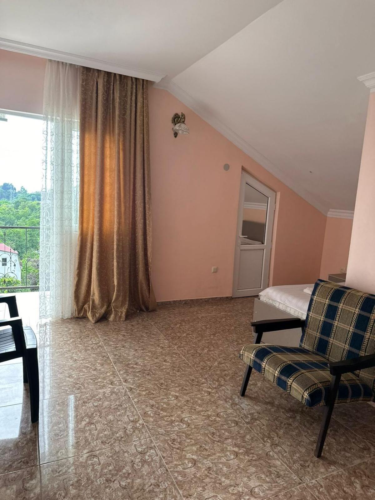 Гостьовий будинок Shamil House Махінджаурі Екстер'єр фото
