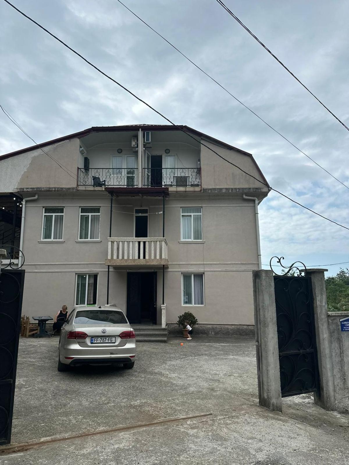 Гостьовий будинок Shamil House Махінджаурі Екстер'єр фото